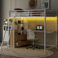 Lit mezzanine en métal et bois, format simple, avec bureau et étagères, deux tiroirs intégrés, éclairage DEL et station de recharge USB