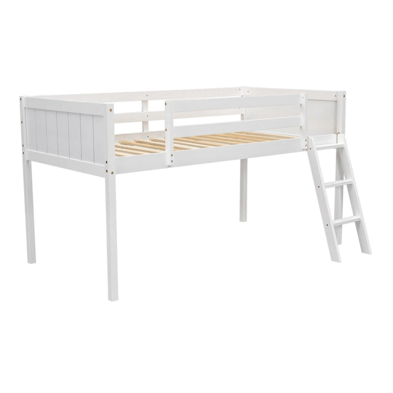 Lit mezzanine bas blanc en bois massif de taille double avec échelle et chicane de clôture, et support de lattes en bois pour chambre à coucher