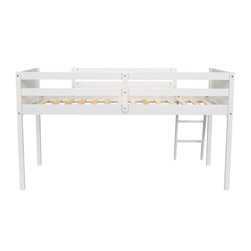 Lit mezzanine bas blanc en bois massif de taille double avec échelle et chicane de clôture, et support de lattes en bois pour chambre à coucher