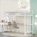 Lit mezzanine blanc simple en métal avec bureau, échelle et grille métallique pour enfants